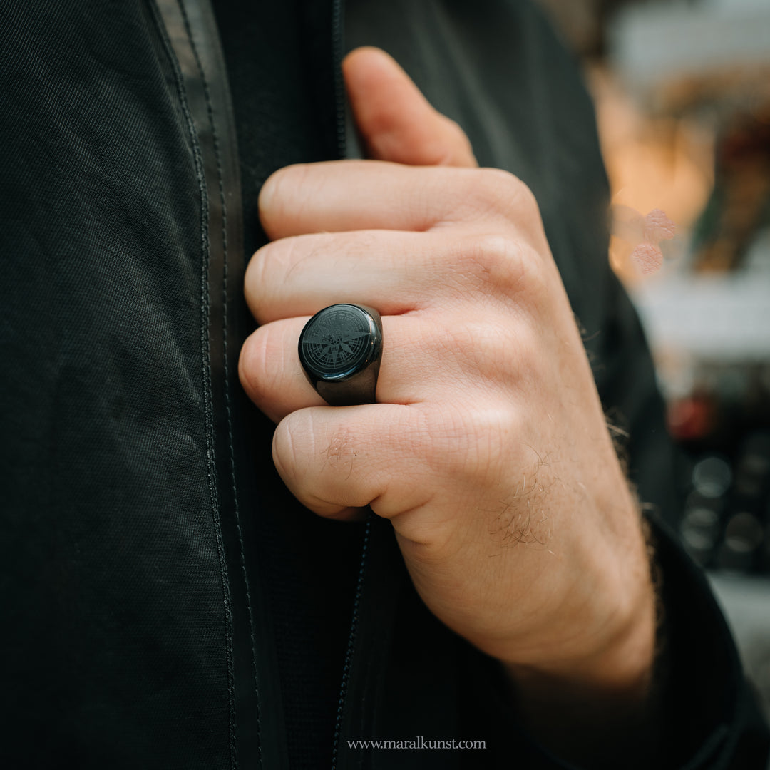 Signet Ring Is Now Making A Comeback | Maral Kunst: premium jewelry store in oslo - norway