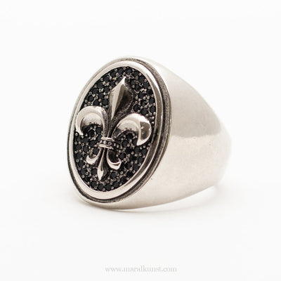 What Are Signet Rings? History, Meaning & How to Wear Them