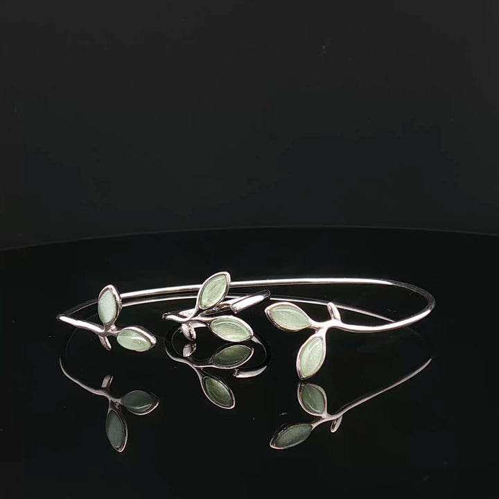 Green Whisper — Sterling Silver & Green Stone Ring