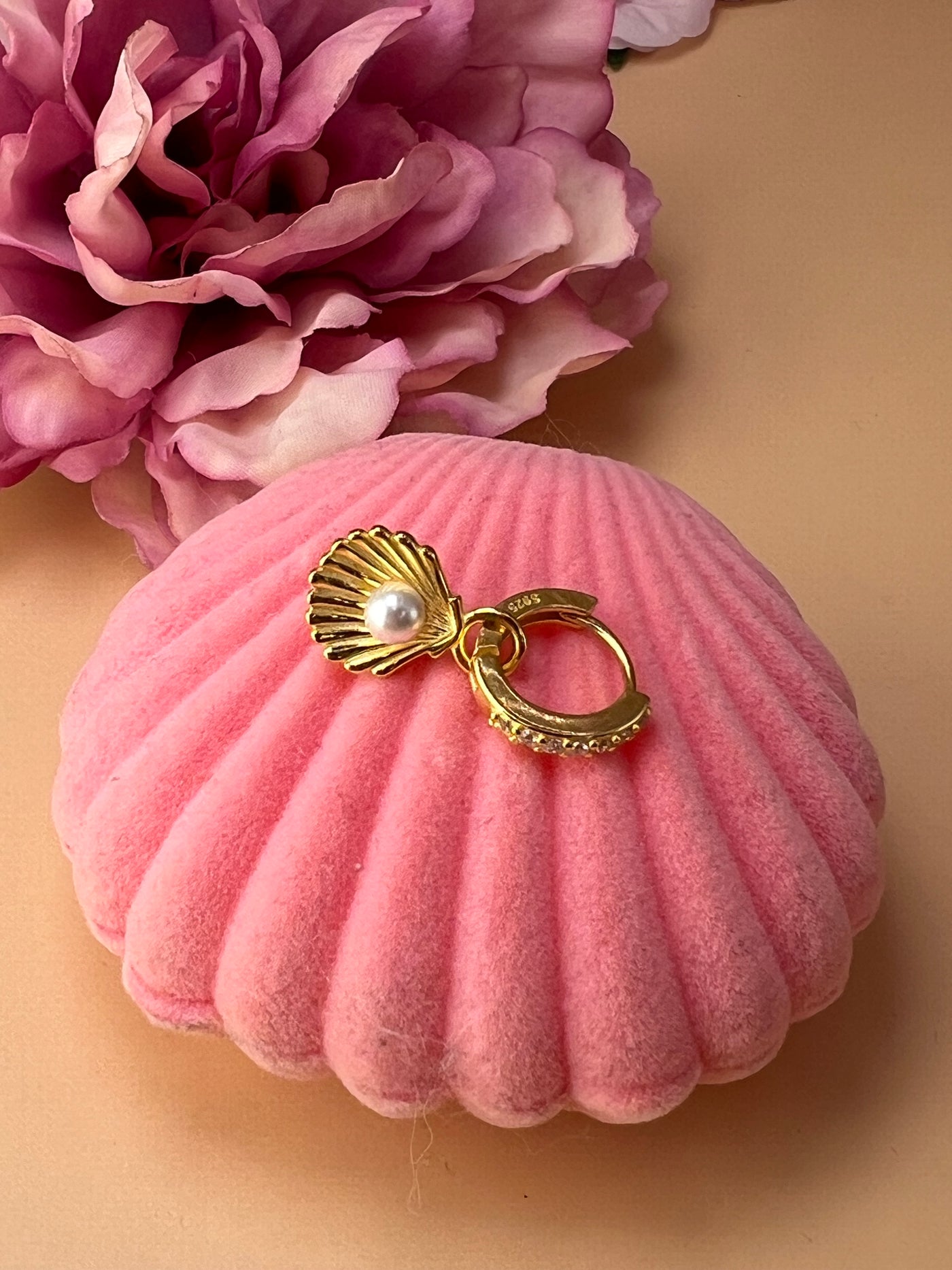 Oceana Whisper – Gold-Plated Shell & Pearl Hoop (Single Piece)