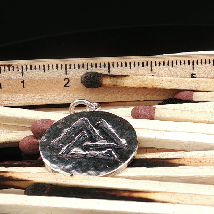 Viking Rune Memory Charm – Hammered 925 Silver Norse Symbol Pendant | Maralkunst Limited Edition