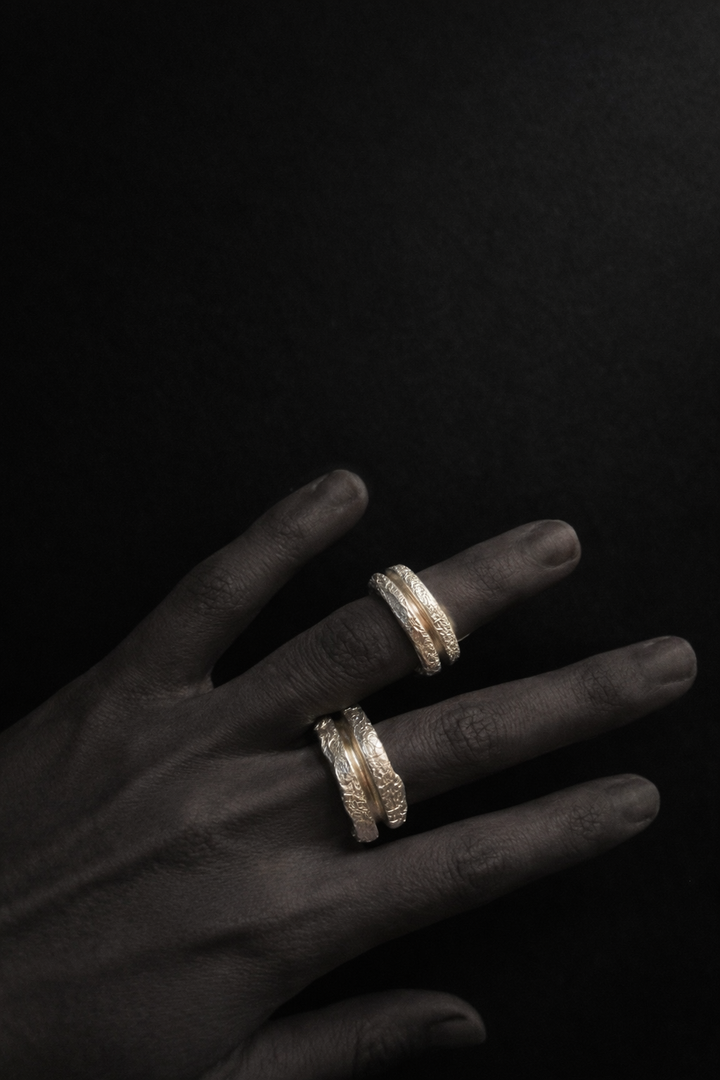 Wear the Wearing – Ring| Texture shaped by hand — a quiet circle of presence.