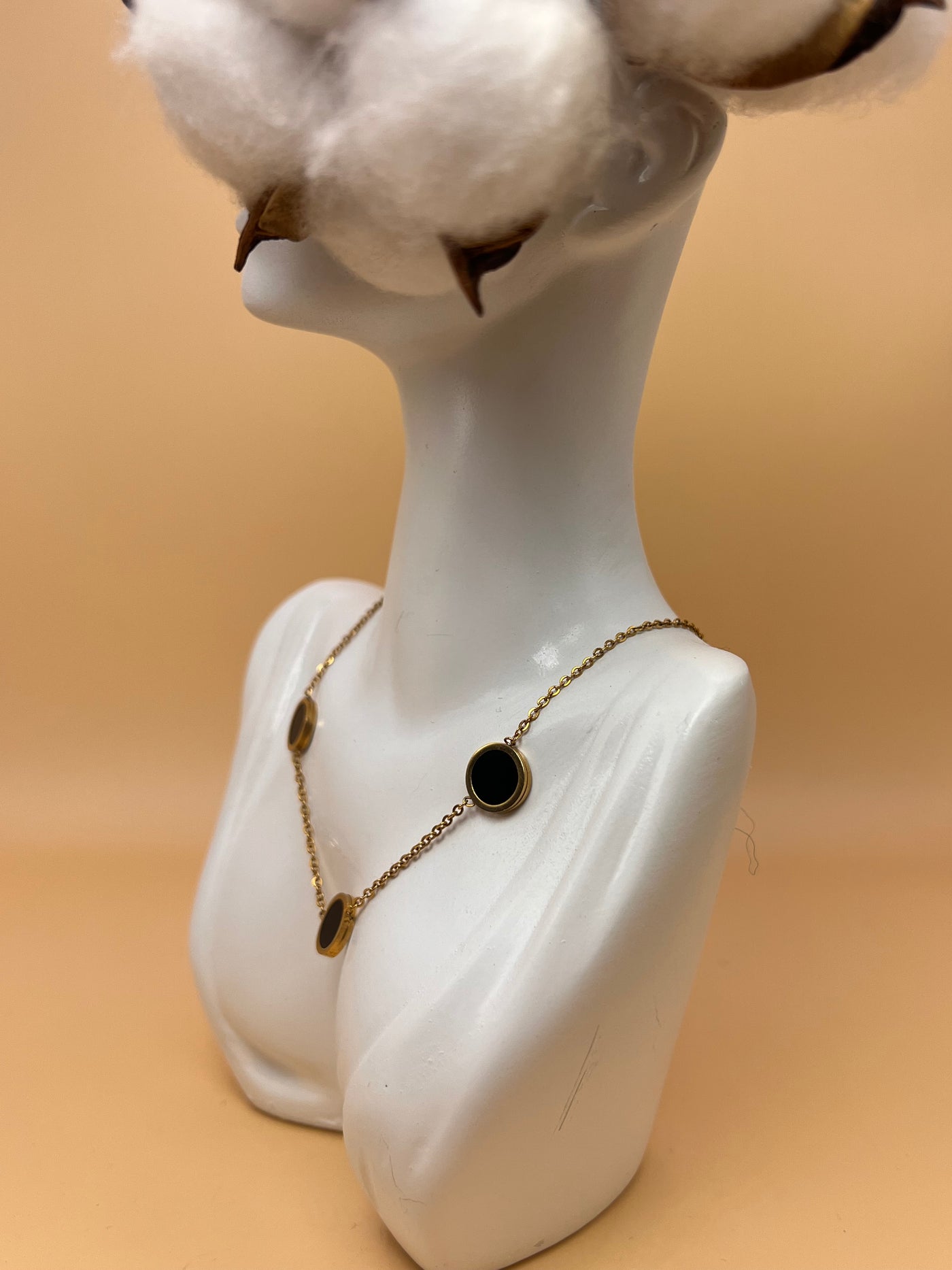 Midnight Circles – Minimalist Black & Gold Necklace