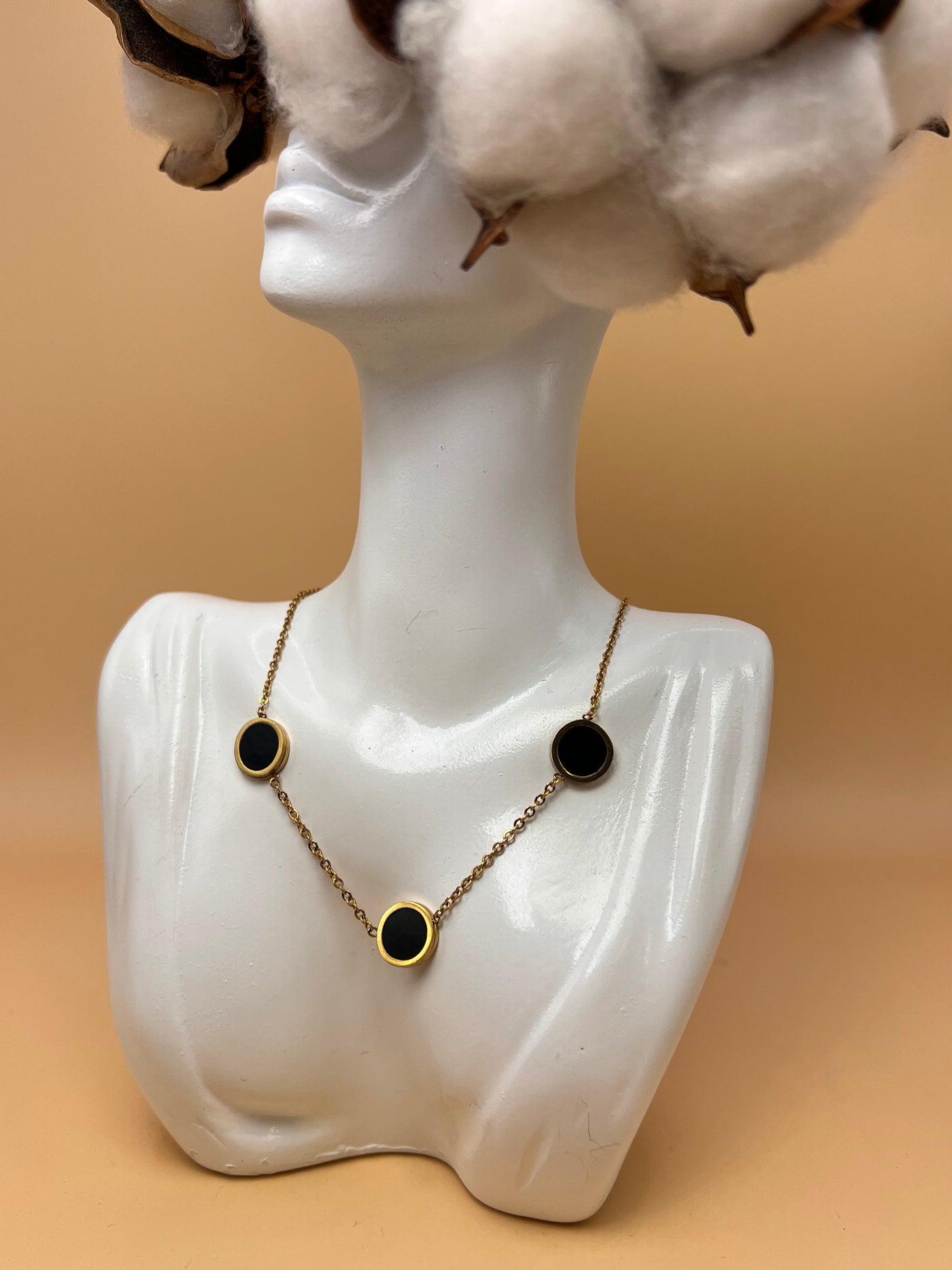 Midnight Circles – Minimalist Black & Gold Necklace