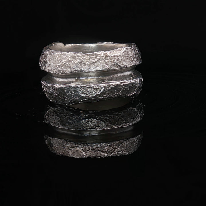 Wear the Wearing – Ring| Texture shaped by hand — a quiet circle of presence.