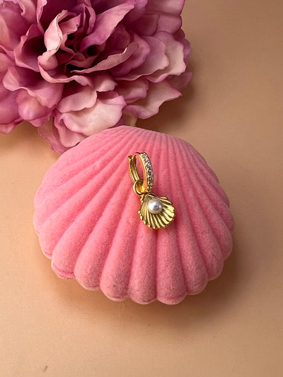 Oceana Whisper – Gold-Plated Shell & Pearl Hoop (Single Piece)