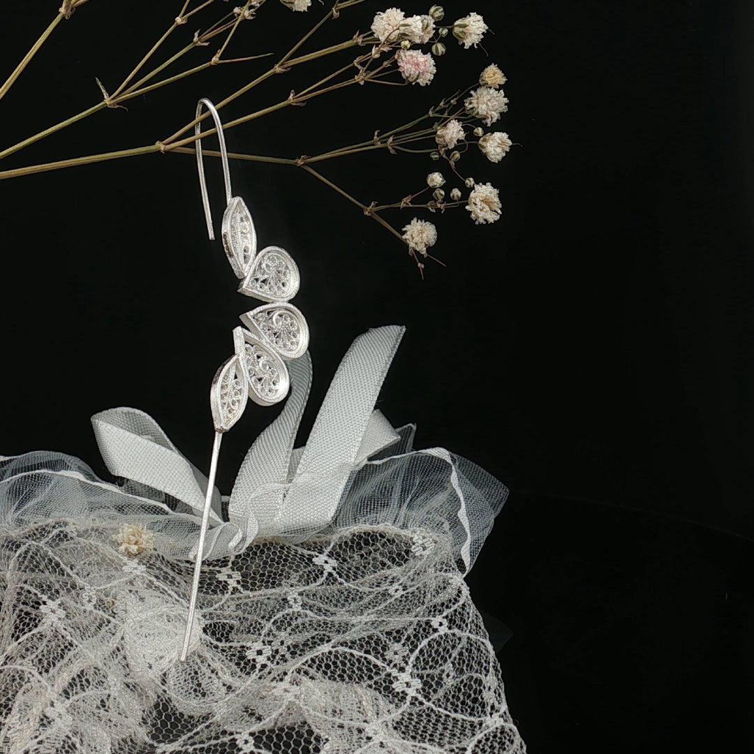 Whispering Leaves – filigree Ear Cuff (999 Silver)
“Some beauty speaks only when you listen closely.”
