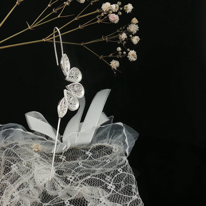 Whispering Leaves – filigree Ear Cuff (999 Silver)
“Some beauty speaks only when you listen closely.”
