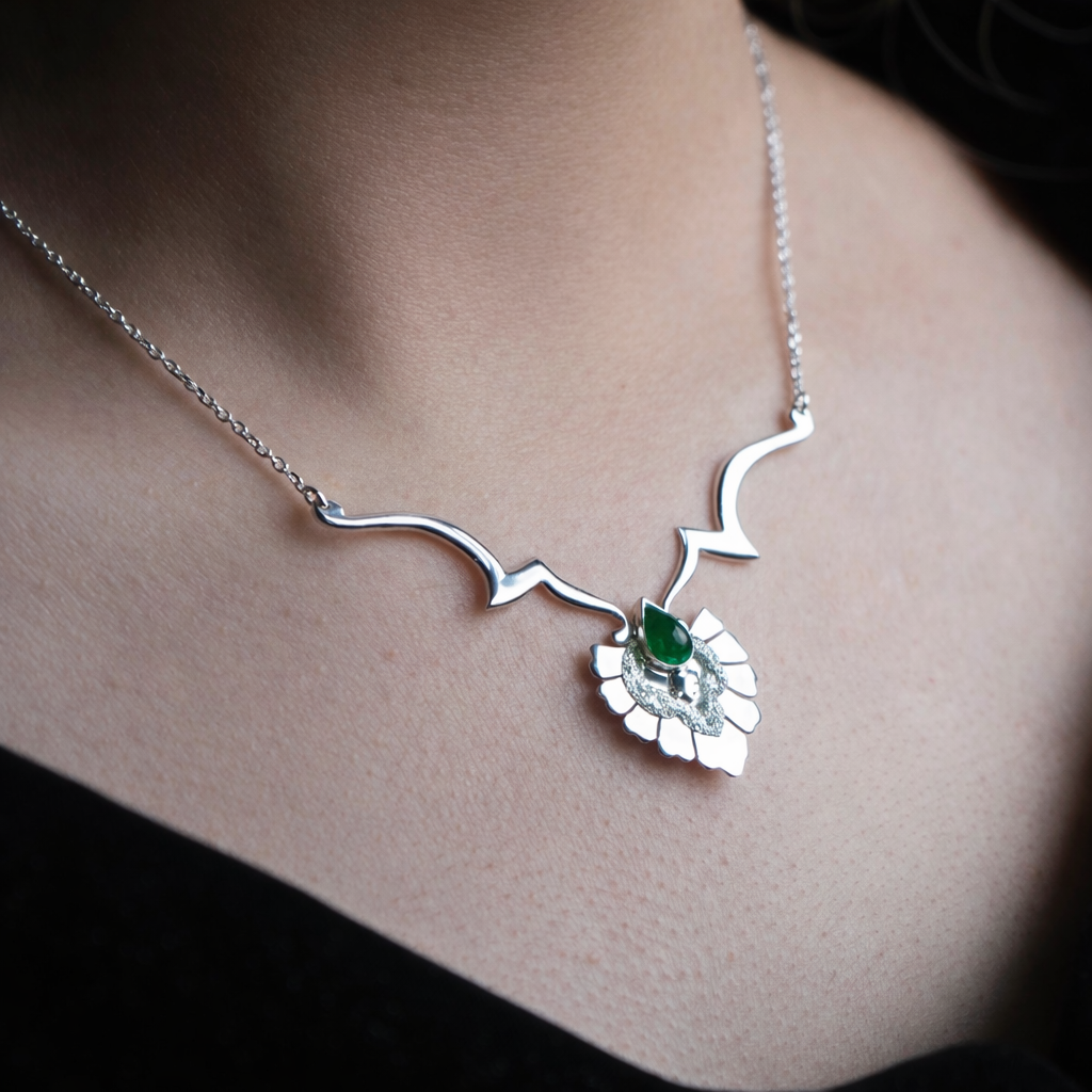 Delbar – Emerald Silver Statement Necklace | Contemporary Gallery Jewelry by Maralkunst
