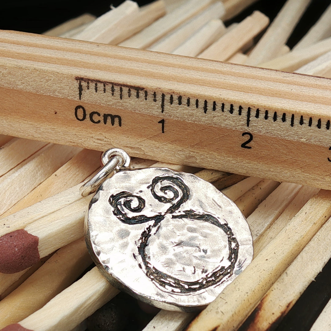 Viking Rune Memory Charm – Hammered 925 Silver Norse Symbol Pendant | Maralkunst Limited Edition