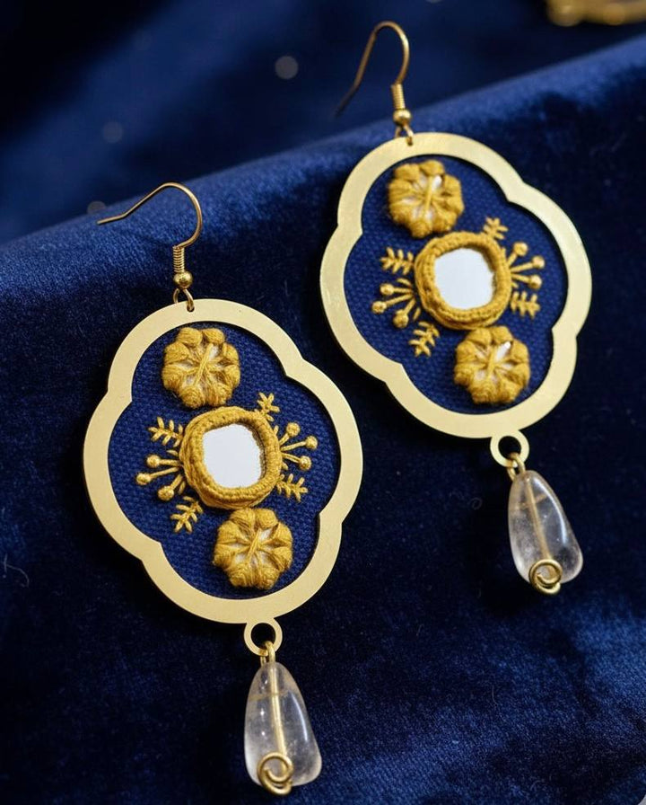 Parto – Moonlit Radiance on Azure Night

She carries the moon within her — and becomes the light in every darkness.