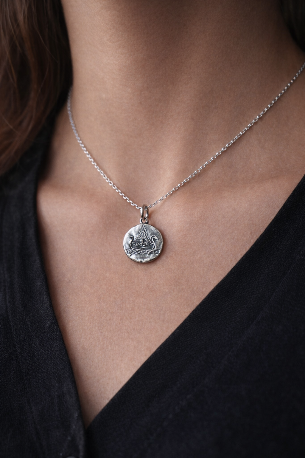 Viking Rune Memory Charm – Hammered 925 Silver Norse Symbol Pendant | Maralkunst Limited Edition