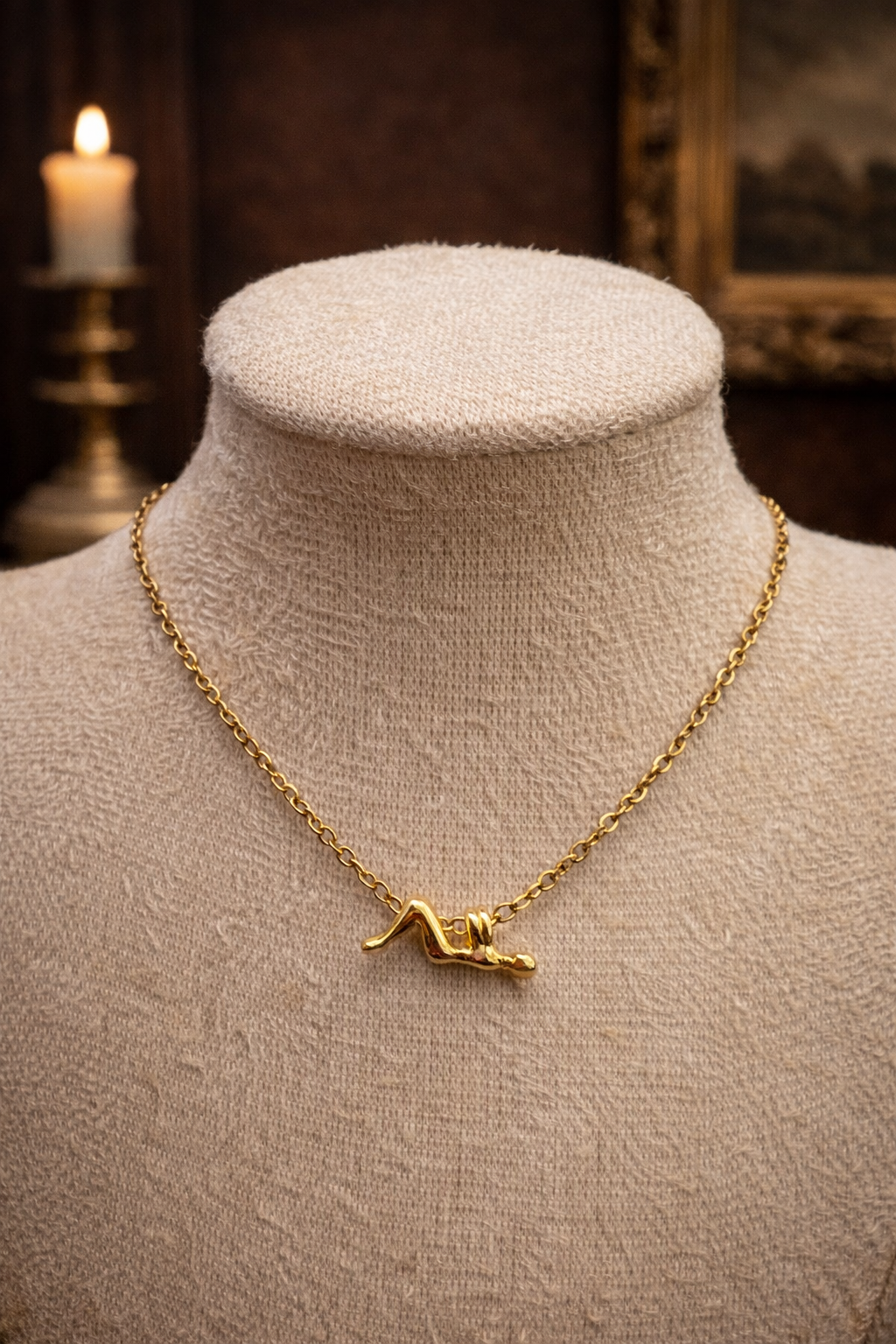 Quiet Muse – 15mm Gold Silhouette Necklace