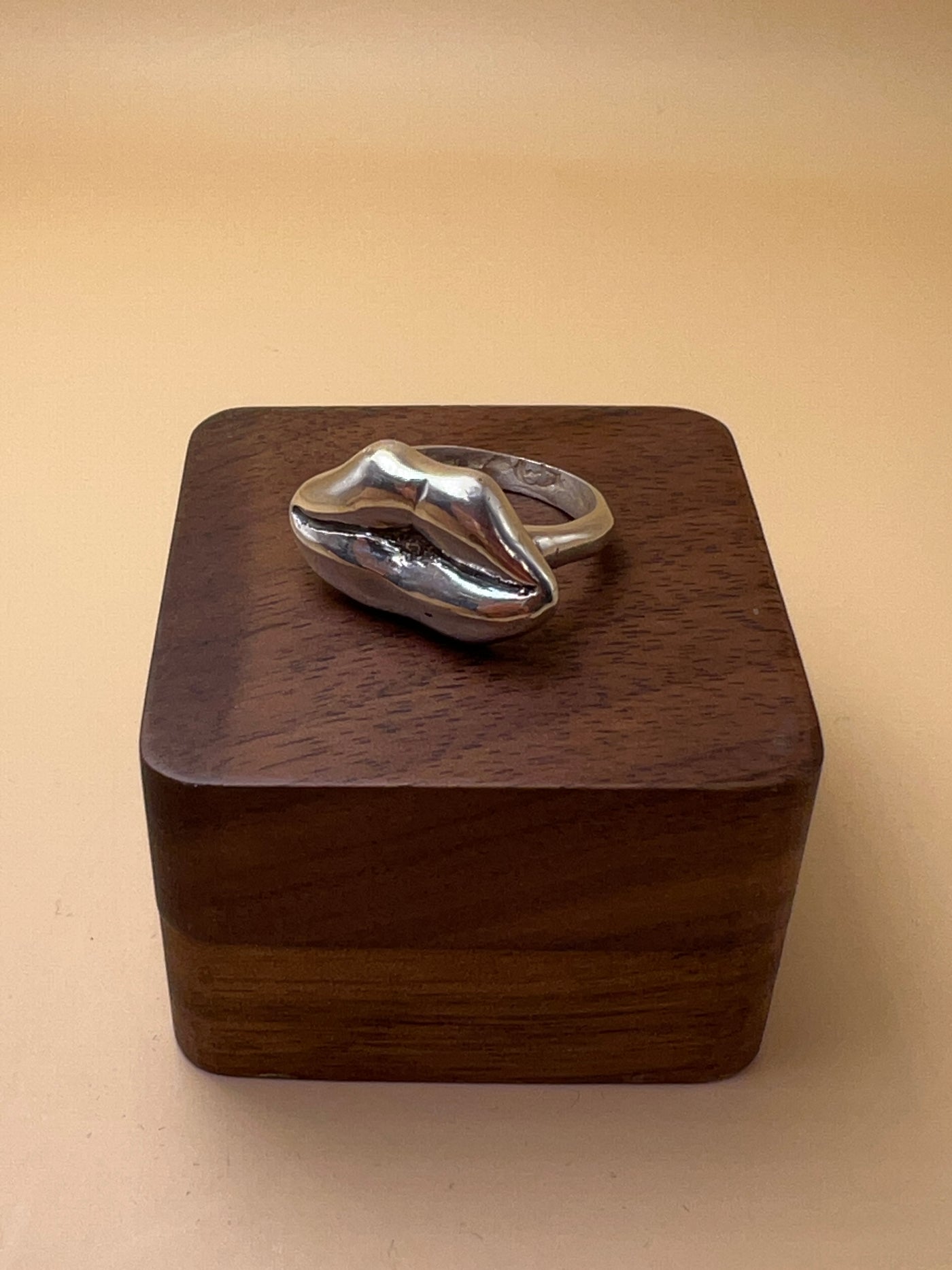 Whisper in Silver – Handmade 925 Silver Kiss Ring (Size 6 | 8.7g)premium