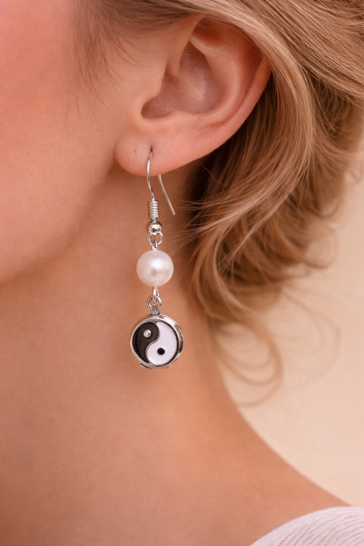 Yin Yang Pearl Harmony Earrings

Where light meets shadow, harmony is born.