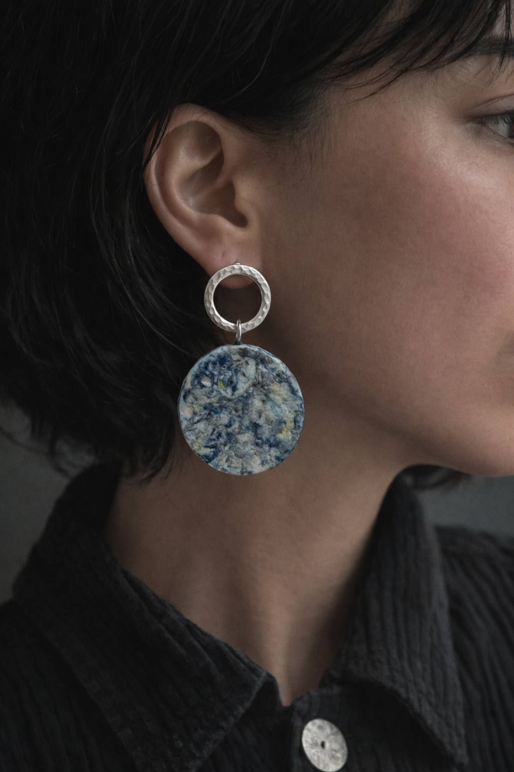 Nordic Ocean Circle Earrings| Like fragments of the sea captured in silver circles.