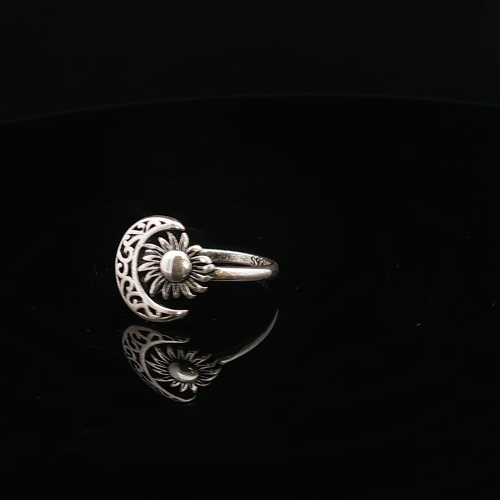 Soluna Balance Ring

Sun & Moon Silver Ring