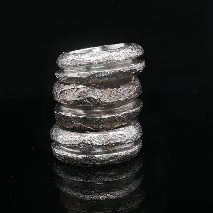 Wear the Wearing – Ring| Texture shaped by hand — a quiet circle of presence.