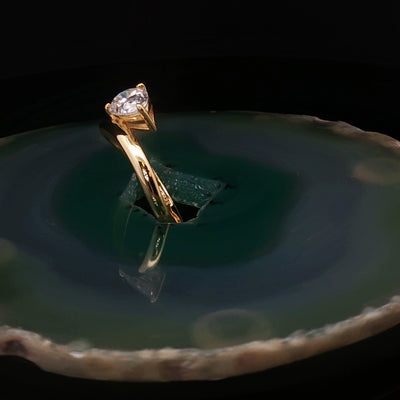 Waterdrop Solitaire Engagement Ring – Pear Cut Moissanite | Custom Gold & Diamond Options