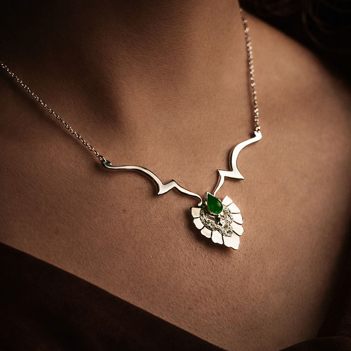 Delbar – Emerald Silver Statement Necklace | Contemporary Gallery Jewelry by Maralkunst