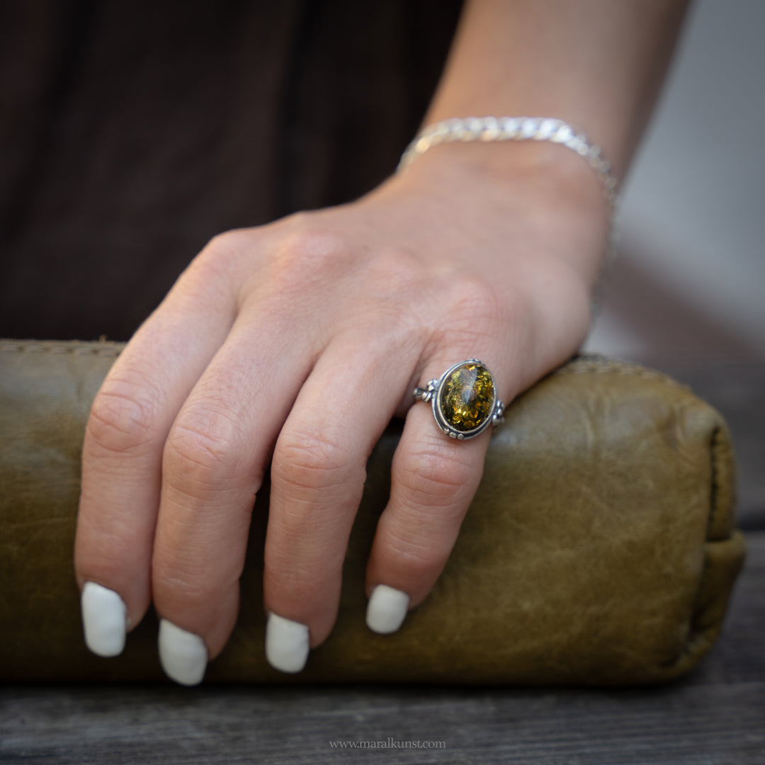 Green Amber Bloom – Gdańsk Silver Ring