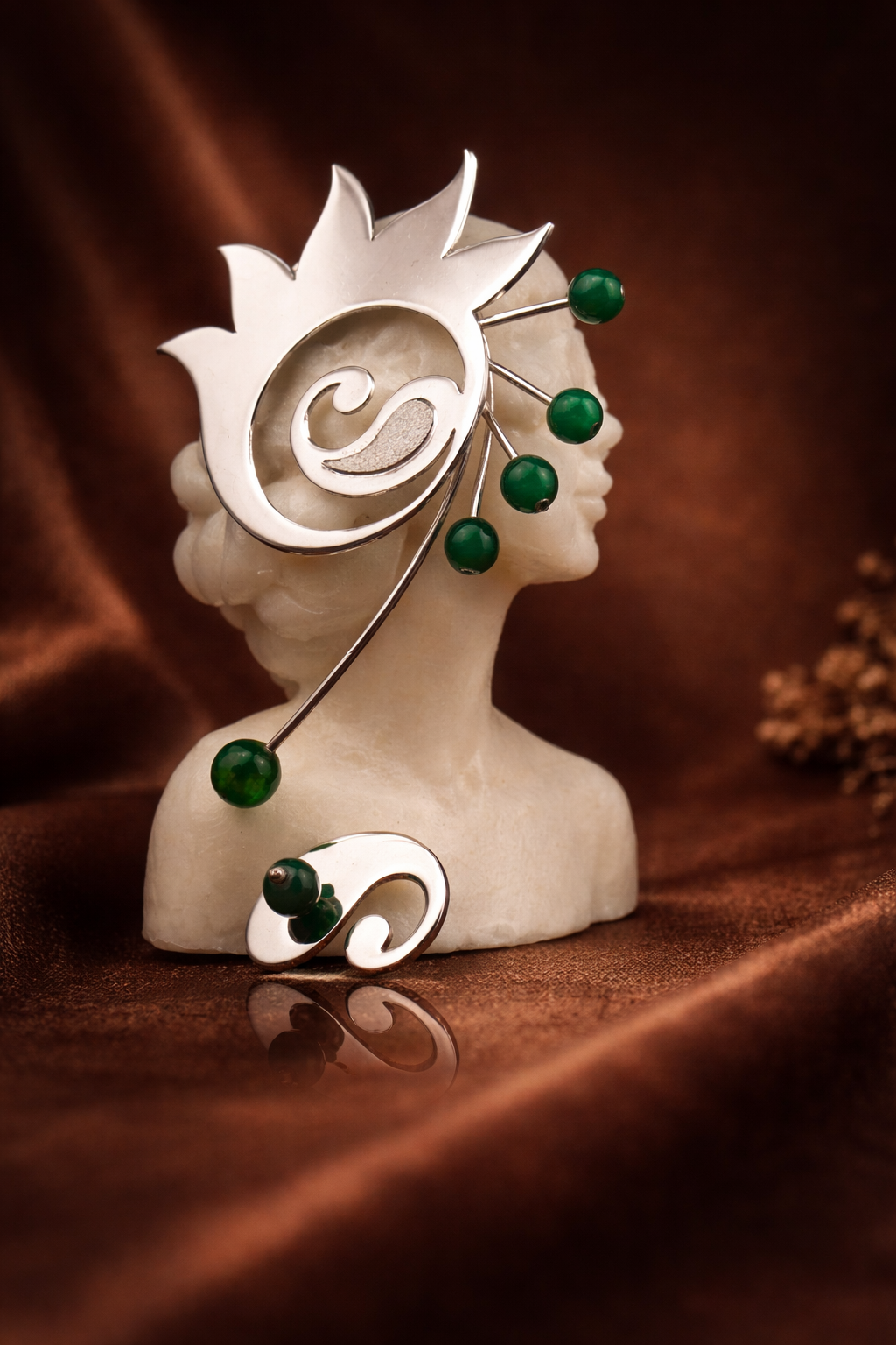 Shoaleh Jadeite Flame Earring – Avant-Garde Art Jewelry | Museum-Quality Fine Jewelry | Maralkunst Curation