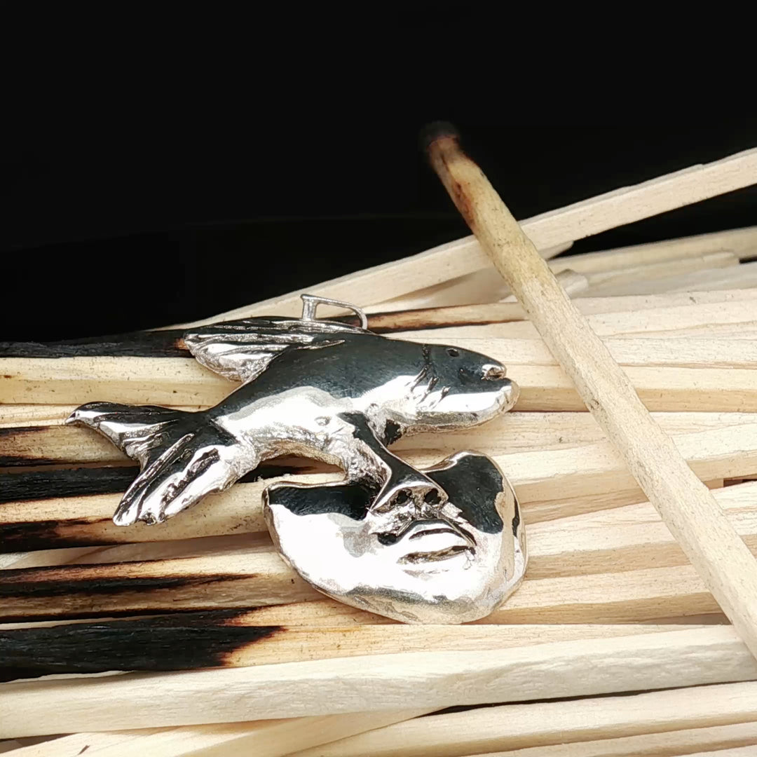 Girl & Fish – The Journey Within
Solid 925 Silver Pendant Handmade by an Iranian Artisan

Curated by Maralkunst | Oslo’s Hidden Pearl