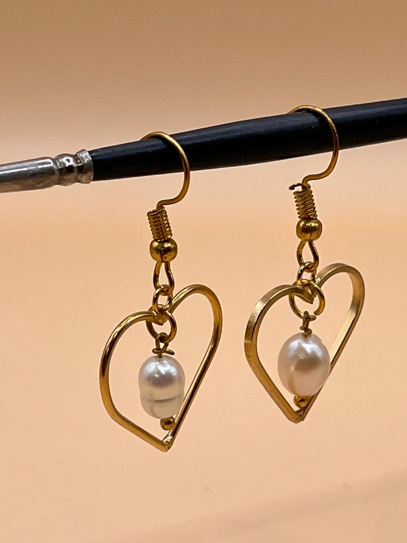 Heartfelt pearls earrings