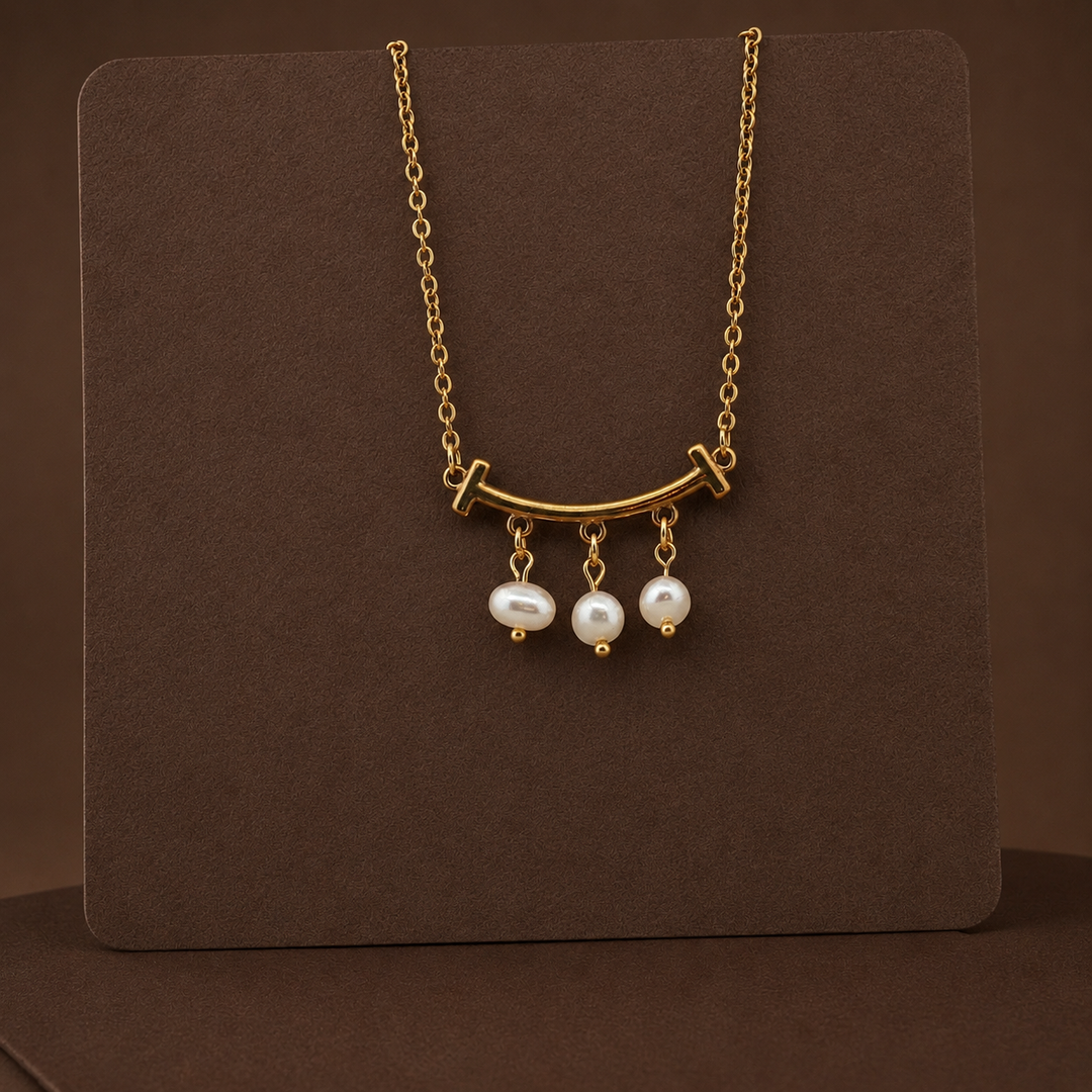 Three Quiet Moons – Freshwater Pearl Necklace in Gold-Filled Stainless Steel