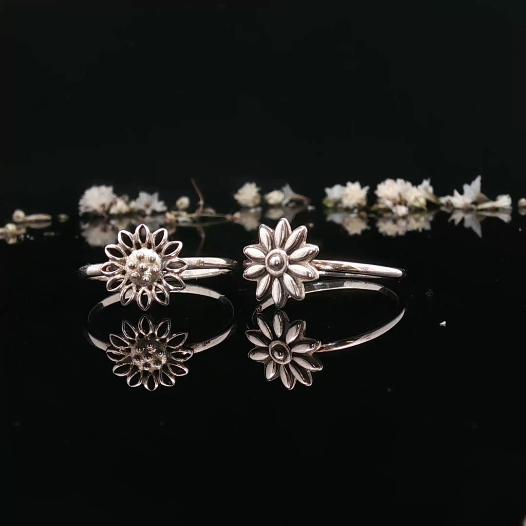 Petali & Volo – Flower & Bird Stackable Silver Rings
Two quiet symbols—
a flower that stays,
a bird that dares to fly.
Worn alone or together,
they tell a love story in balance.