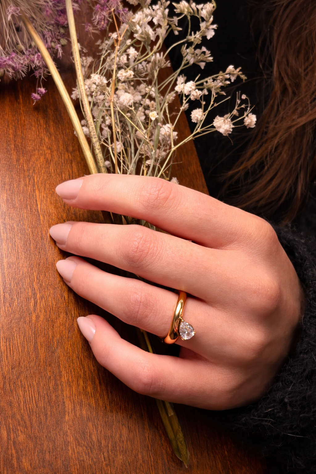 Modern Engagement Ring with Pear-Cut Zirconia – Gold-Filled Stainless Steel