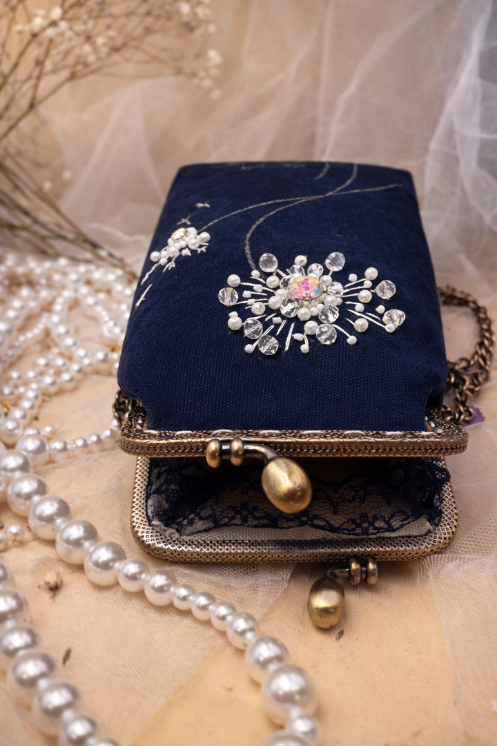 Dandelion Wish – Hand-Embroidered Pearl & Crystal Pouch 20x12 cm