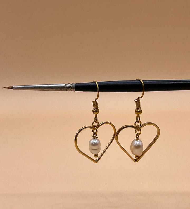 Heartfelt pearls earrings