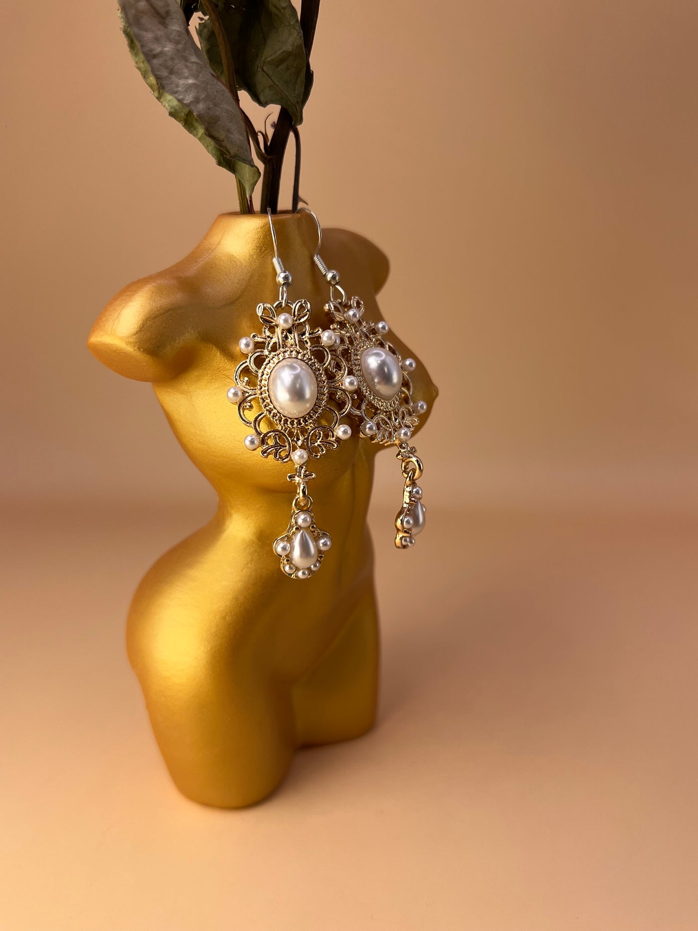 Venus Whispers – Baroque Pearl Earrings in Gold-Plated Copper