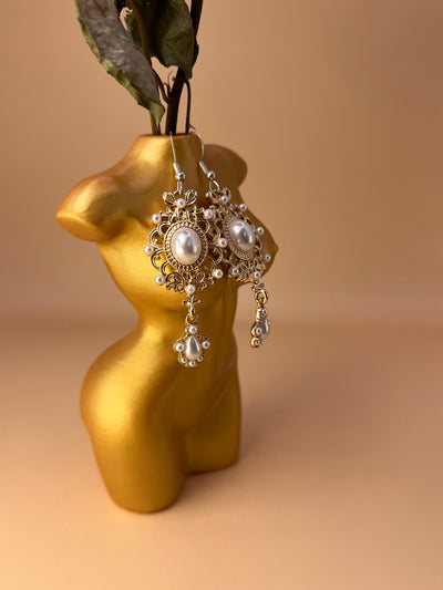 Venus Whispers – Baroque Pearl Earrings in Gold-Plated Copper