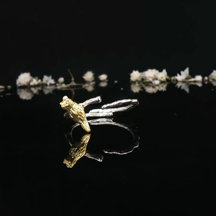Petali & Volo – Flower & Bird Stackable Silver Rings
Two quiet symbols—
a flower that stays,
a bird that dares to fly.
Worn alone or together,
they tell a love story in balance.