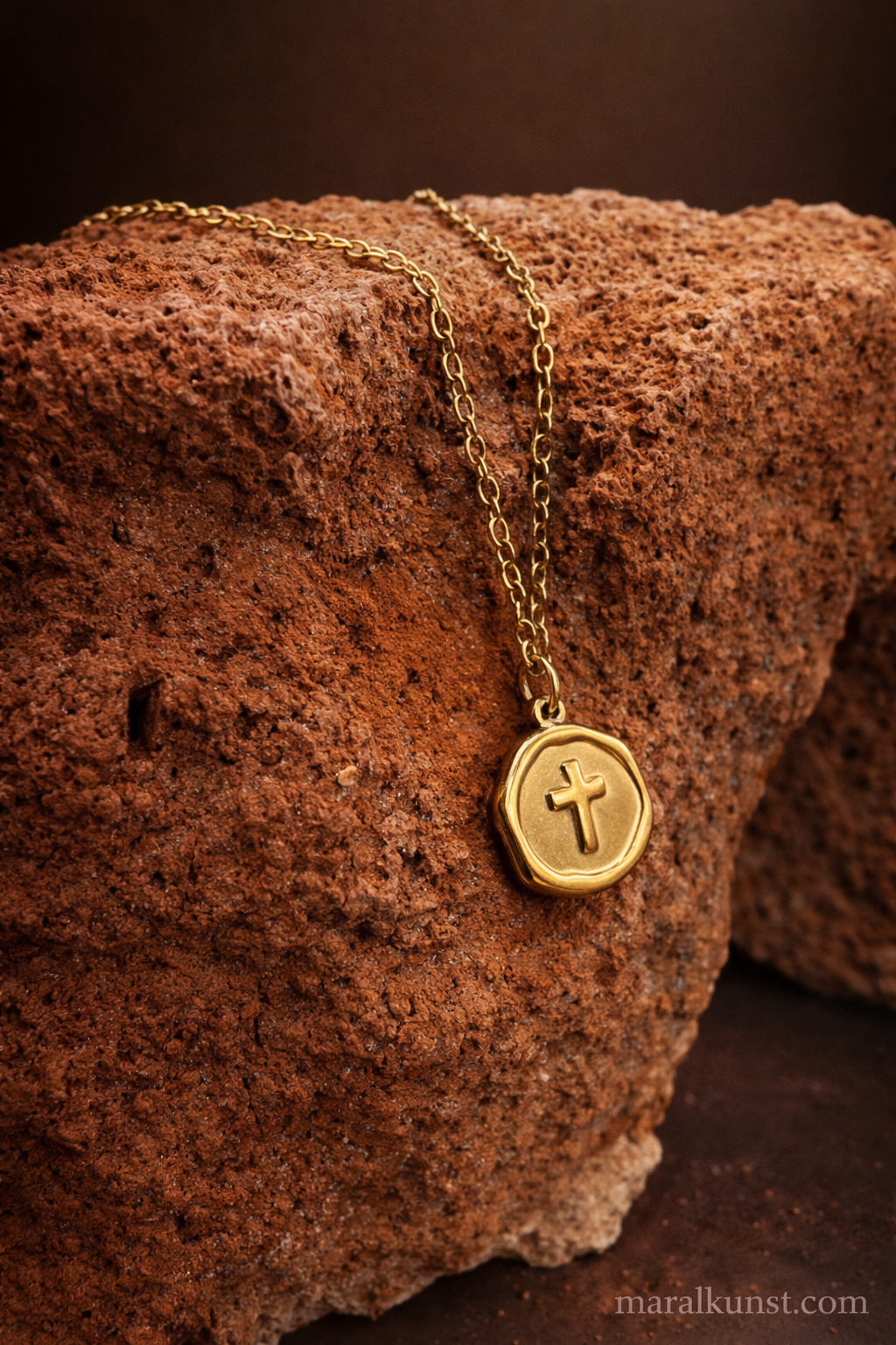 Nordic Faith Cross Necklace – Minimalist Gold Cross Pendant in Stainless Steel