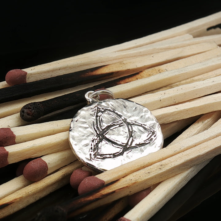 Viking Rune Memory Charm – Hammered 925 Silver Norse Symbol Pendant | Maralkunst Limited Edition