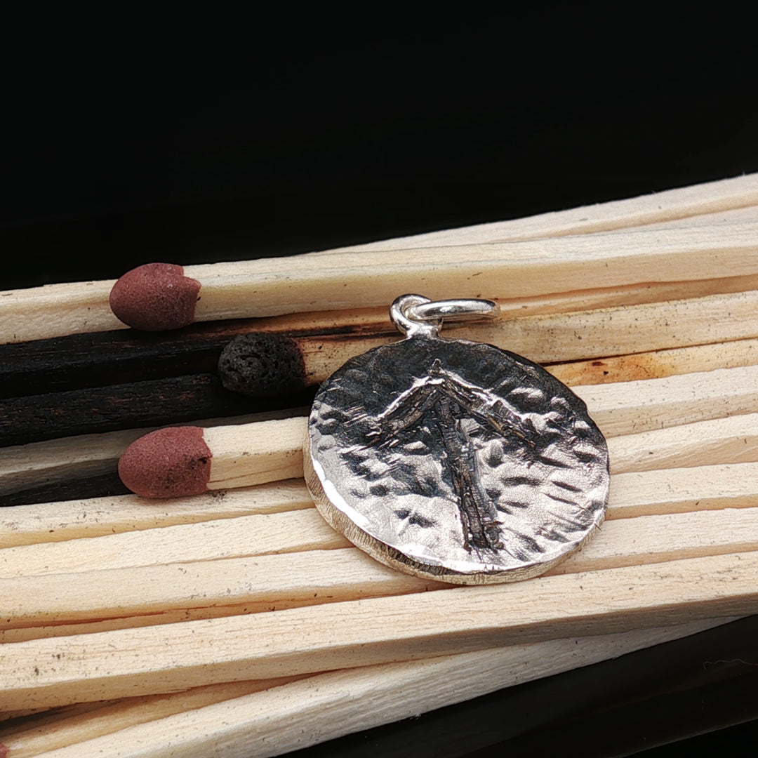 Viking Rune Memory Charm – Hammered 925 Silver Norse Symbol Pendant | Maralkunst Limited Edition