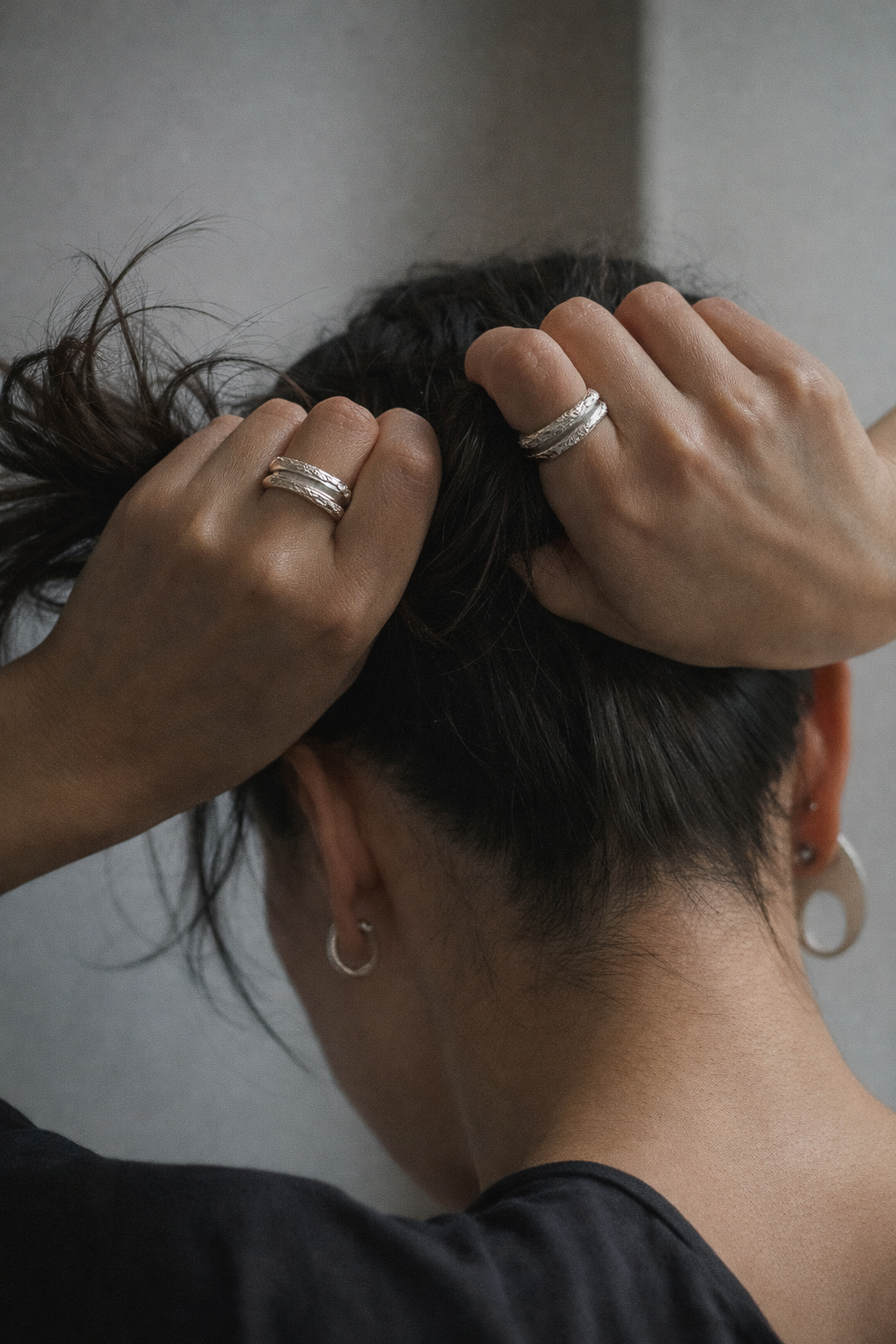 Wear the Wearing – Ring| Texture shaped by hand — a quiet circle of presence.