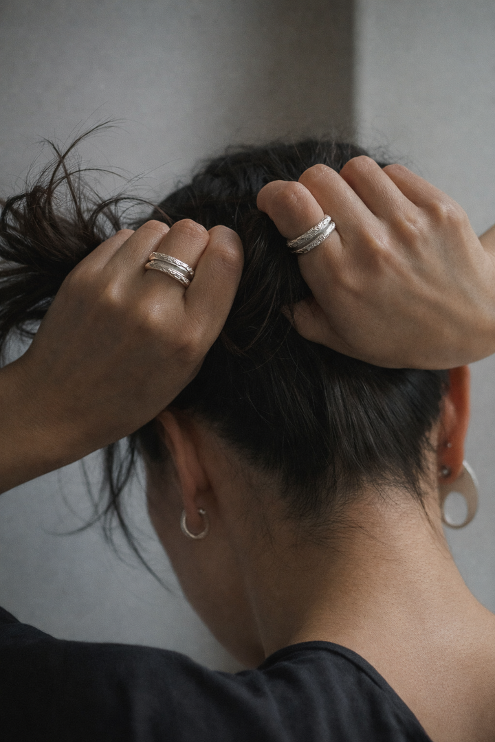 Wear the Wearing – Ring| Texture shaped by hand — a quiet circle of presence.