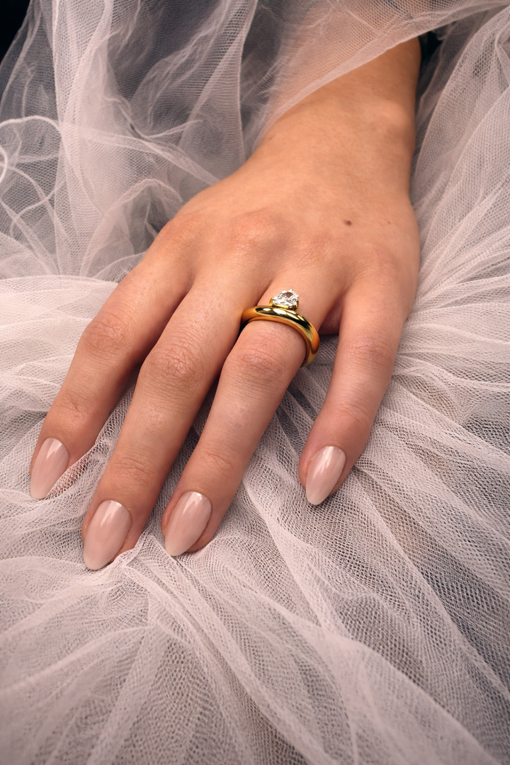 Modern Engagement Ring with Pear-Cut Zirconia – Gold-Filled Stainless Steel