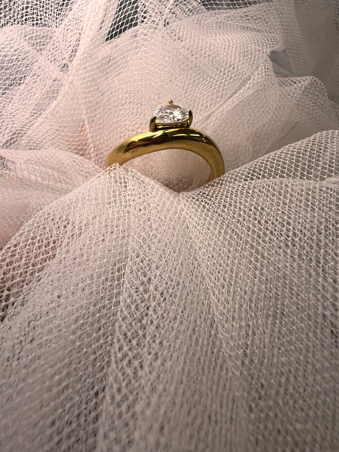 Modern Engagement Ring with Pear-Cut Zirconia – Gold-Filled Stainless Steel