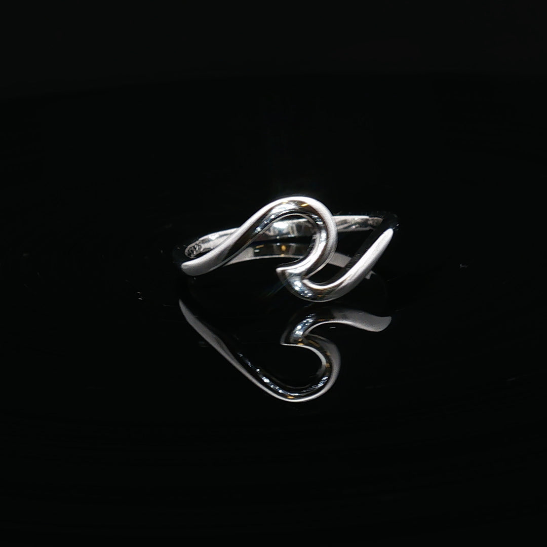 Ocean Whisper – Minimal Silver Wave Ring