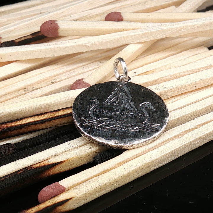 Viking Rune Memory Charm – Hammered 925 Silver Norse Symbol Pendant | Maralkunst Limited Edition