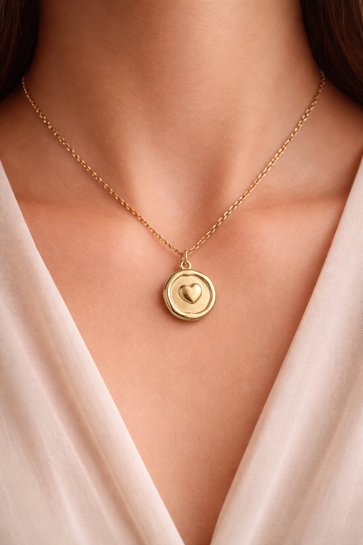 Nordic Love Seal Necklace – Minimal Scandinavian Gold Heart Pendant | Gift for Girlfriend