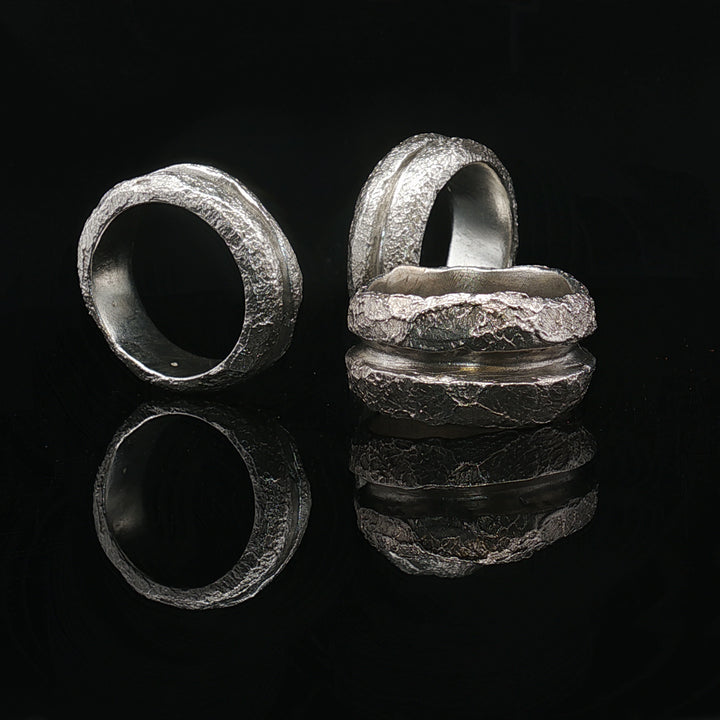 Wear the Wearing – Ring| Texture shaped by hand — a quiet circle of presence.