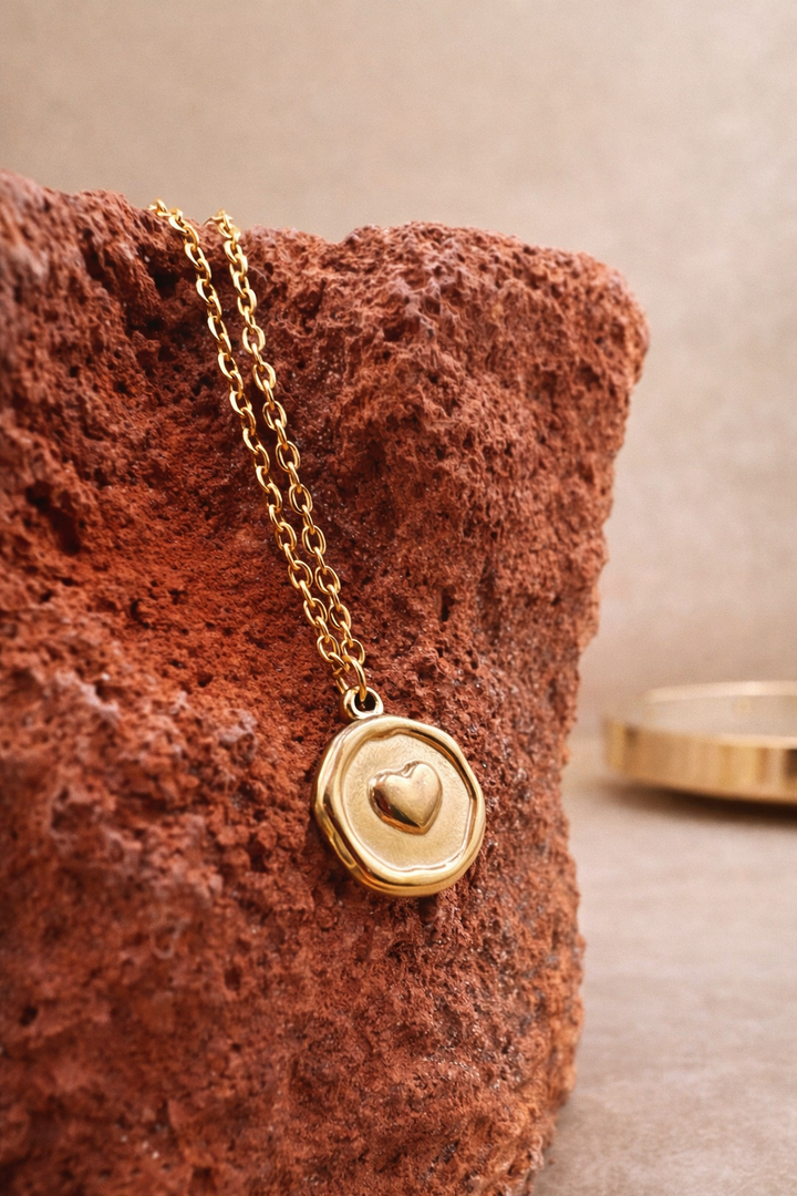 Nordic Love Seal Necklace – Minimal Scandinavian Gold Heart Pendant | Gift for Girlfriend