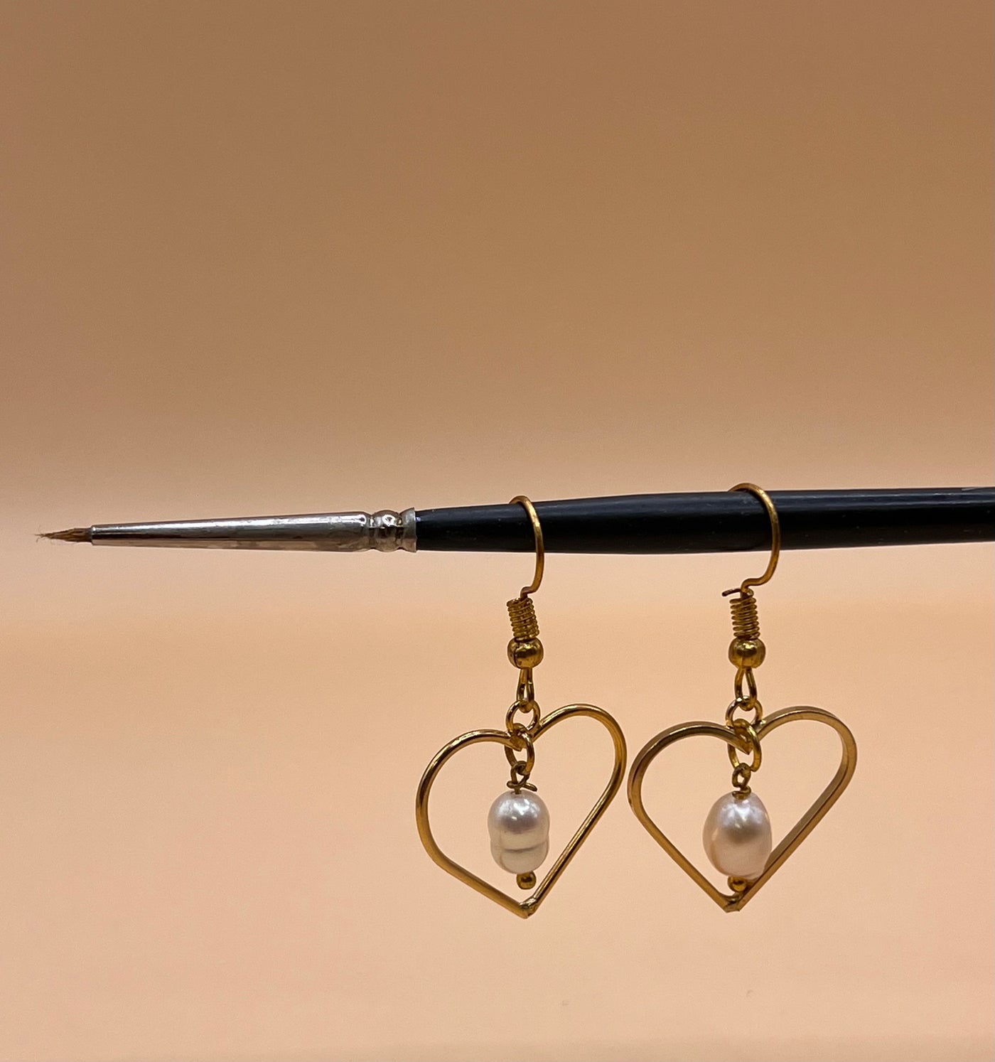 Heartfelt pearls earrings