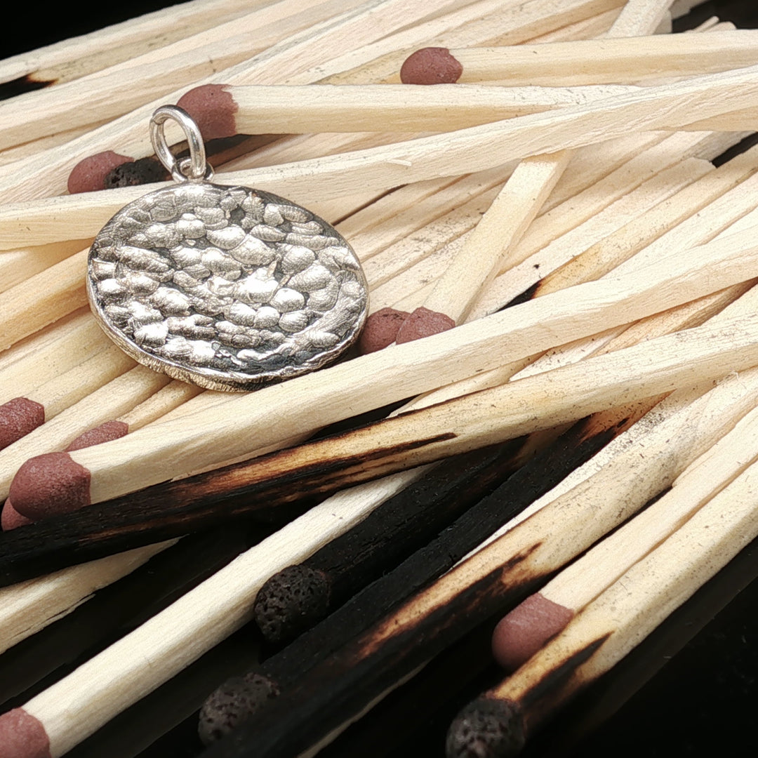 Viking Rune Memory Charm – Hammered 925 Silver Norse Symbol Pendant | Maralkunst Limited Edition